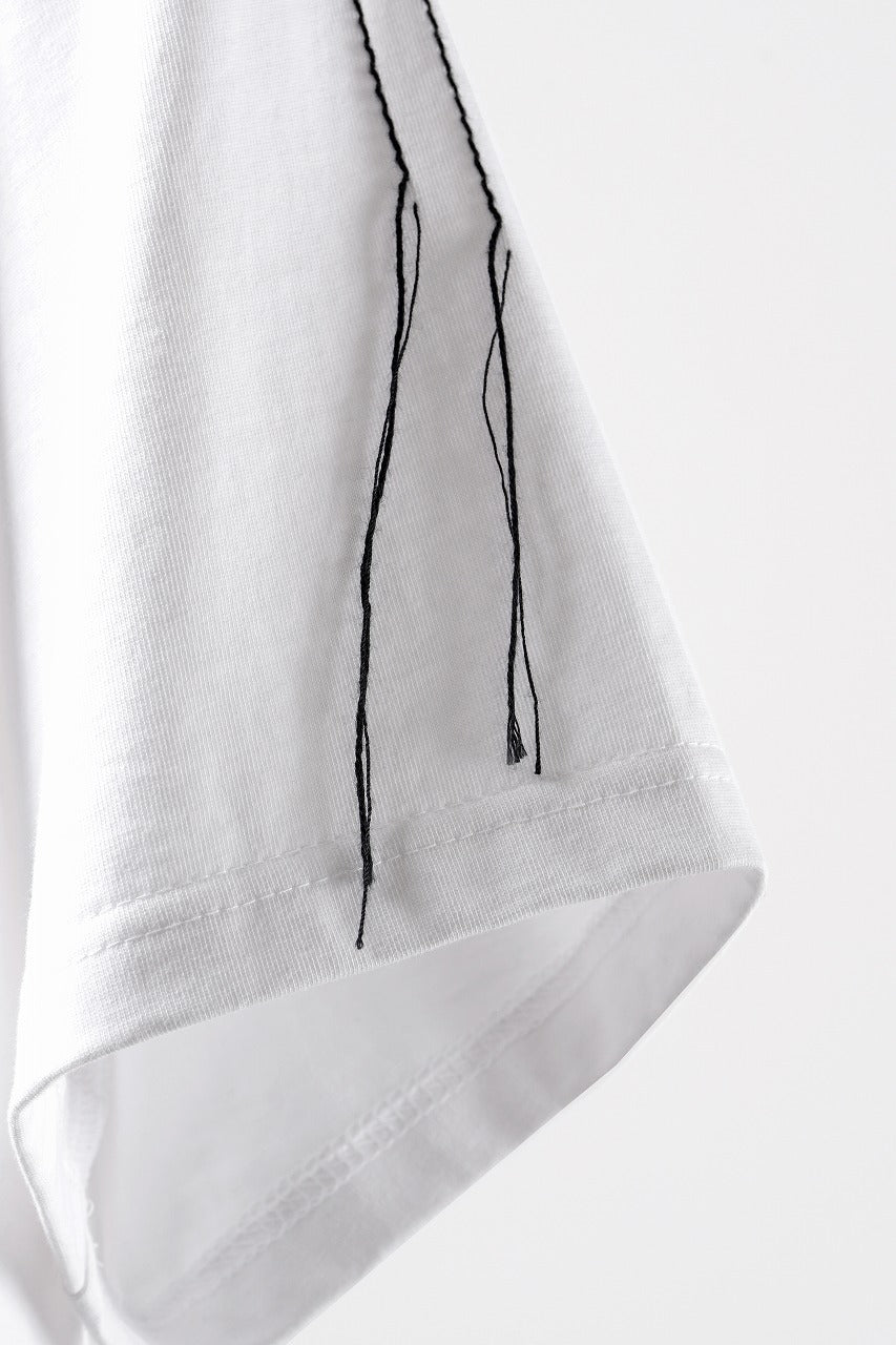 Load image into Gallery viewer, OBLADI BLACK STITCHES ON HALF BODY WHITE T-SHIRT (WHITE)