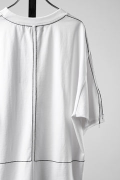Load image into Gallery viewer, OBLADI BLACK STITCHES ON HALF BODY WHITE T-SHIRT (WHITE)