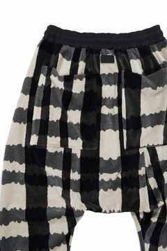 Load image into Gallery viewer, A.F ARTEFACT SAROUEL JOGGER PANTS / JACQUARD DEFORMED PLAID VELOR (BLACK x GREY x IVORY)