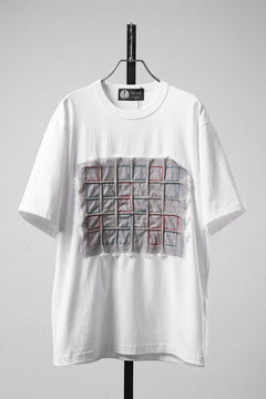 Load image into Gallery viewer, OBLADI WHITE T-SHIRT WITH GREEN-RED CRISSCROSS SQUARE STITCHES ON MESH (WHITE)