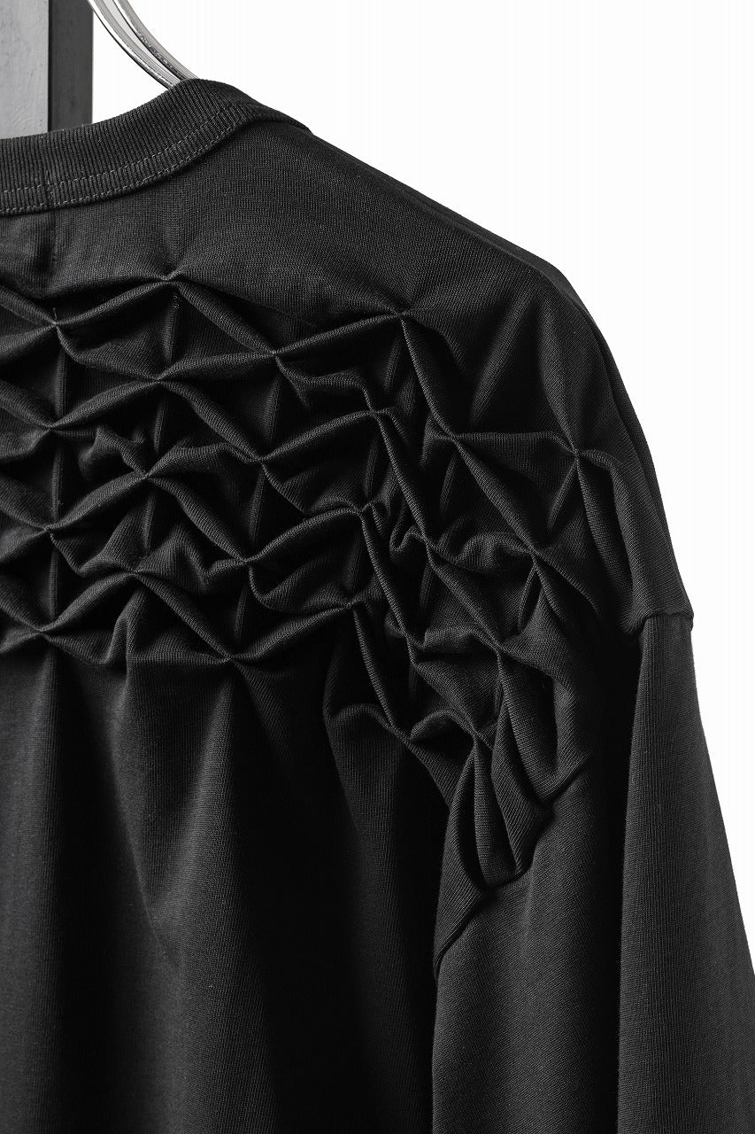Load image into Gallery viewer, OBLADI YOKE SMOCKING T-SHIRT (BLACK)