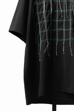Load image into Gallery viewer, OBLADI GREEN &amp; BEIGE GRID STITCHES ON BLACK T-SHIRT (BLACK)