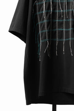 Load image into Gallery viewer, OBLADI GREEN &amp; BEIGE GRID STITCHES ON BLACK T-SHIRT (BLACK)