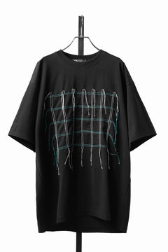 Load image into Gallery viewer, OBLADI GREEN &amp; BEIGE GRID STITCHES ON BLACK T-SHIRT (BLACK)