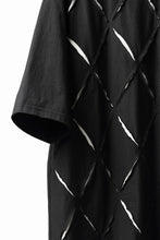 Load image into Gallery viewer, OBLADI ARGYLE JERSEY PATCHWORK T-SHIRT (BLACK x WHITE)