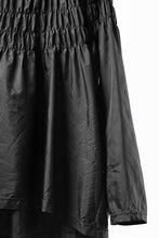 Load image into Gallery viewer, OBLADI HALF-BODY GATHERED PARACHUTE LONG SLEEVES (BLACK)