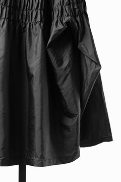 Load image into Gallery viewer, OBLADI HALF-BODY GATHERED PARACHUTE LONG SLEEVES (BLACK)