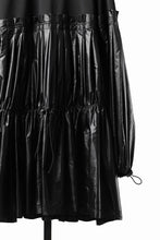 Load image into Gallery viewer, OBLADI PARACHUTE KNIFE- PLEAT TOPS (BLACK)