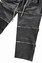 画像をギャラリービューアに読み込む, A.F ARTEFACT MATTE COATING ZIP WIDE PANTS (BLACK)
