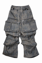 画像をギャラリービューアに読み込む, A.F ARTEFACT BLENDED SHADES DENIM CARGO TUCK WIDE PANTS (STEEL BLUE)
