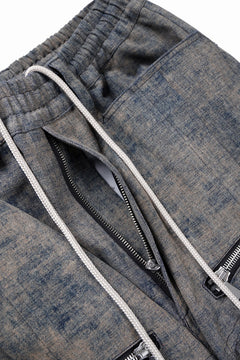 画像をギャラリービューアに読み込む, A.F ARTEFACT BLENDED SHADES DENIM CARGO TUCK WIDE PANTS (STEEL BLUE)