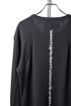画像をギャラリービューアに読み込む, A.F ARTEFACT BACK PRINTED PULLOVER TOP / WAFFLE KNIT JERSEY (DARK GREY)