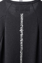 画像をギャラリービューアに読み込む, A.F ARTEFACT BACK PRINTED PULLOVER TOP / WAFFLE KNIT JERSEY (DARK GREY)
