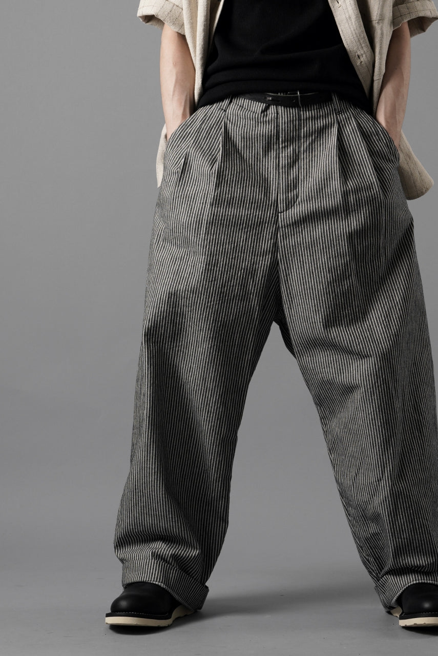 Load image into Gallery viewer, N/07 2 TUCKS WIDE TAPERED TROUSERS / SELVEDGE HICKORY STRIPES DENIM (ONE WASHED) (BLACK x WHITE)