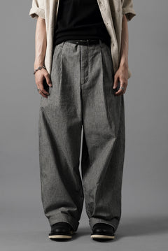 Load image into Gallery viewer, N/07 2 TUCKS WIDE TAPERED TROUSERS / SELVEDGE HICKORY STRIPES DENIM (ONE WASHED) (BLACK x WHITE)