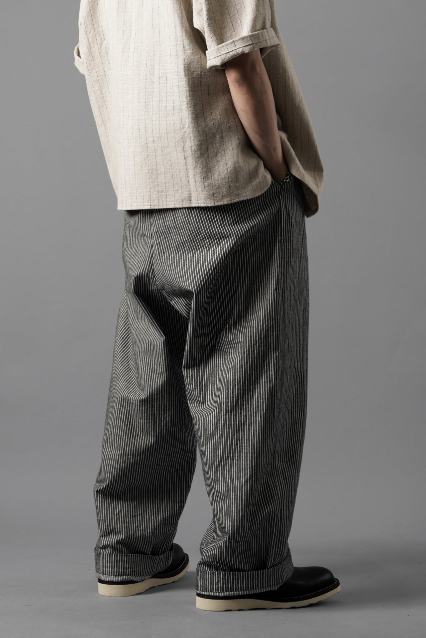 Load image into Gallery viewer, N/07 2 TUCKS WIDE TAPERED TROUSERS / SELVEDGE HICKORY STRIPES DENIM (ONE WASHED) (BLACK x WHITE)