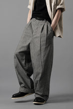 Load image into Gallery viewer, N/07 2 TUCKS WIDE TAPERED TROUSERS / SELVEDGE HICKORY STRIPES DENIM (ONE WASHED) (BLACK x WHITE)