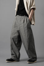 Load image into Gallery viewer, N/07 2 TUCKS WIDE TAPERED TROUSERS / SELVEDGE HICKORY STRIPES DENIM (ONE WASHED) (BLACK x WHITE)