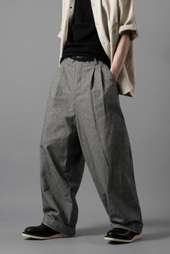 Load image into Gallery viewer, N/07 2 TUCKS WIDE TAPERED TROUSERS / SELVEDGE HICKORY STRIPES DENIM (ONE WASHED) (BLACK x WHITE)