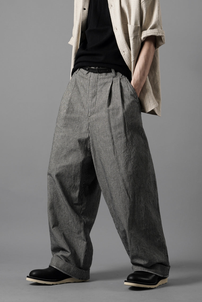 Load image into Gallery viewer, N/07 2 TUCKS WIDE TAPERED TROUSERS / SELVEDGE HICKORY STRIPES DENIM (ONE WASHED) (BLACK x WHITE)