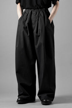 Load image into Gallery viewer, F/CE. TECH KERSEY WIDE DRAPE TROUSER (BLACK)