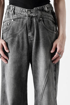 画像をギャラリービューアに読み込む, Feng Chen Wang CROSS WAISTBAND STRAIGHT LEG JEANS (BLACK)