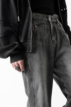 画像をギャラリービューアに読み込む, Feng Chen Wang CROSS WAISTBAND STRAIGHT LEG JEANS (BLACK)