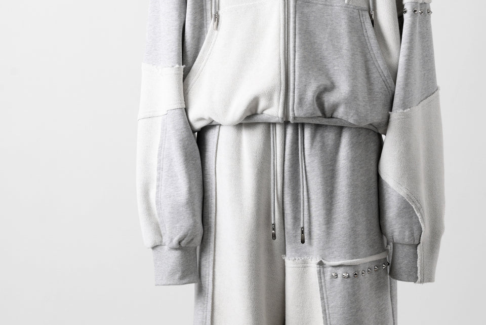 画像をギャラリービューアに読み込む, Feng Chen Wang PANELLED FULL ZIP HOODIE (GREY)