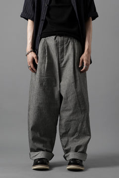 Load image into Gallery viewer, N/07 2 TUCKS WIDE TAPERED TROUSERS / SELVEDGE HICKORY STRIPES DENIM (ONE WASHED) (BLACK x WHITE)