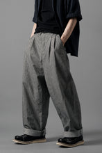 Load image into Gallery viewer, N/07 2 TUCKS WIDE TAPERED TROUSERS / SELVEDGE HICKORY STRIPES DENIM (ONE WASHED) (BLACK x WHITE)