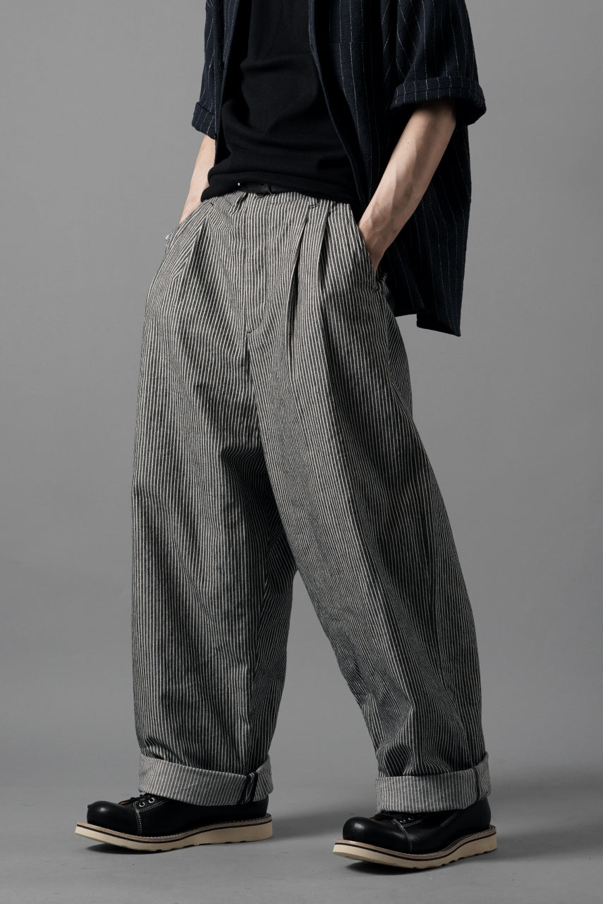 Load image into Gallery viewer, N/07 2 TUCKS WIDE TAPERED TROUSERS / SELVEDGE HICKORY STRIPES DENIM (ONE WASHED) (BLACK x WHITE)