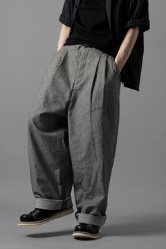 Load image into Gallery viewer, N/07 2 TUCKS WIDE TAPERED TROUSERS / SELVEDGE HICKORY STRIPES DENIM (ONE WASHED) (BLACK x WHITE)