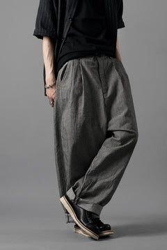 Load image into Gallery viewer, N/07 2 TUCKS WIDE TAPERED TROUSERS / SELVEDGE HICKORY STRIPES DENIM (ONE WASHED) (BLACK x WHITE)