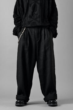 Load image into Gallery viewer, N/07 2 TUCKS WIDE TAPERED TROUSERS / HERRING BONE (GARMENT DYED) (BLACK)
