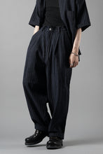 画像をギャラリービューアに読み込む, N/07 3 STITCHES WIDE TAPERED TROUSERS / HEAVY C/LI BUTCHER STRIPES (BLACK NAVY)