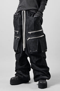 Load image into Gallery viewer, A.F ARTEFACT MULTI FLAP WIDE PANTS / WILD VEGAN LEATHER (BLACK)