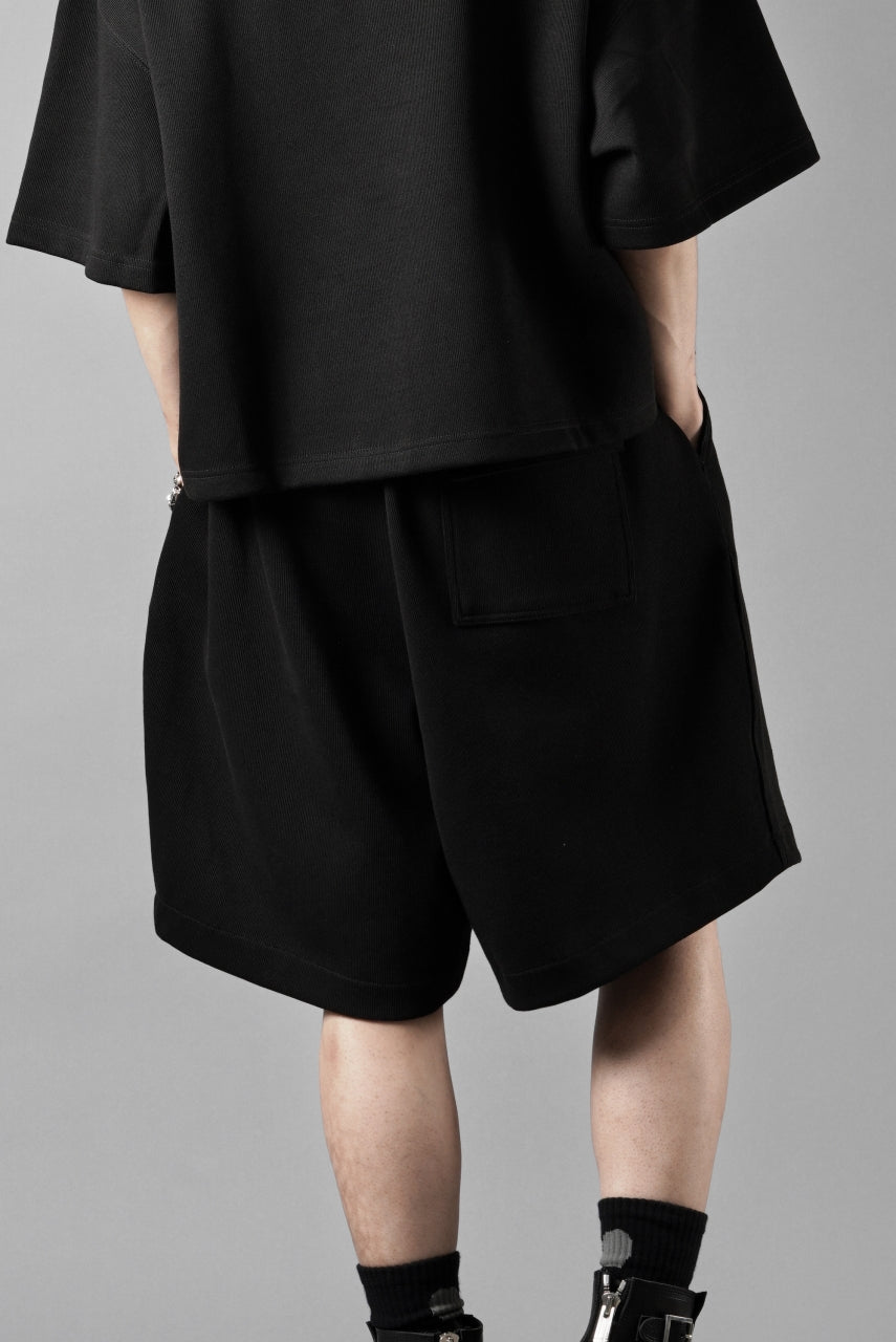 Load image into Gallery viewer, N/07 2 TUCKS EASY SHORTS / RIBBED CARDBOARD KNIT JERSEY (BLACK)