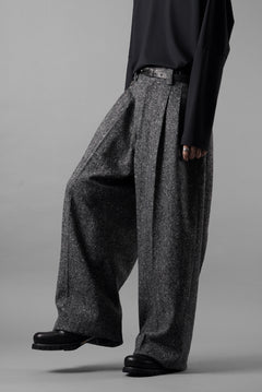 画像をギャラリービューアに読み込む, TARO HORIUCHI / th products Extra Volumed Tapered Trousers / Bishu Nep Tweed (grey)