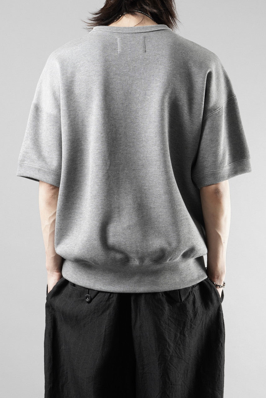 画像をギャラリービューアに読み込む, N/07 CINCHED HEM TOP / RIBBED CARDBOARD KNIT JERSEY (GREY)