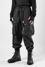 画像をギャラリービューアに読み込む, thom/krom MILITARY CARGO EASY TROUSERS / TECHNICAL CRASHED TOUCH FABRIC (BLACK)