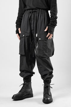 画像をギャラリービューアに読み込む, thom/krom MILITARY CARGO EASY TROUSERS / TECHNICAL CRASHED TOUCH FABRIC (BLACK)