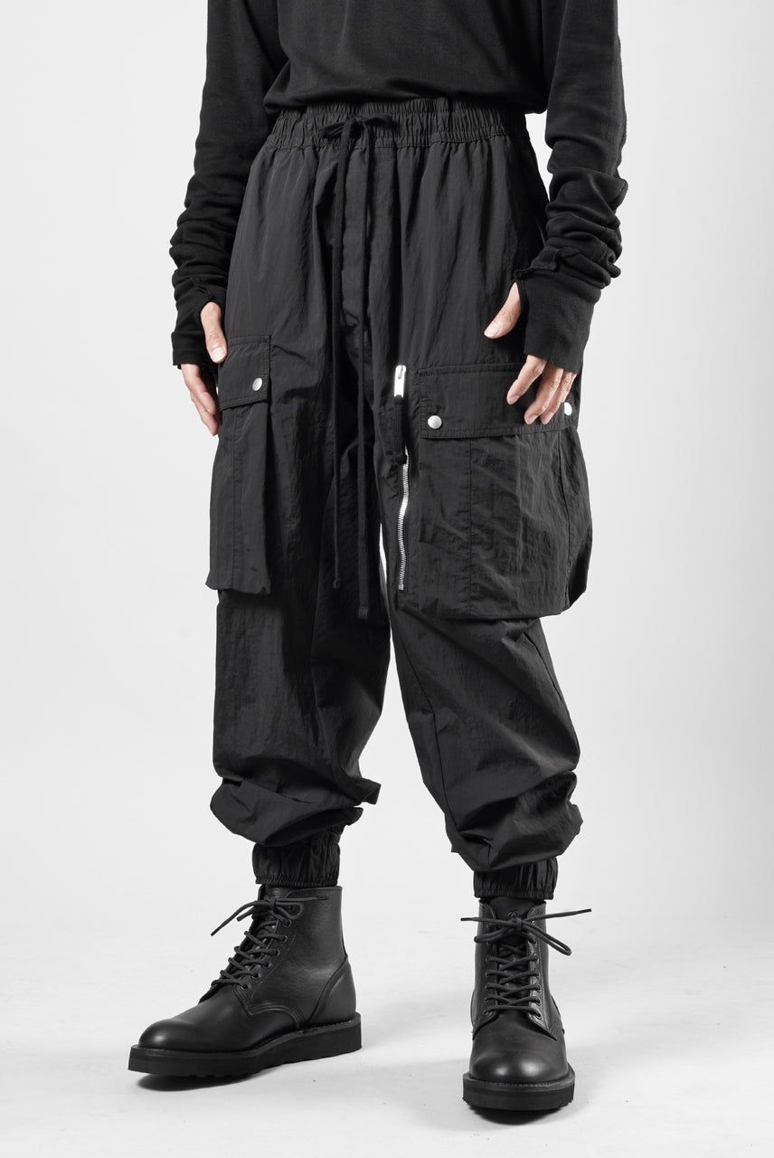 画像をギャラリービューアに読み込む, thom/krom MILITARY CARGO EASY TROUSERS / TECHNICAL CRASHED TOUCH FABRIC (BLACK)
