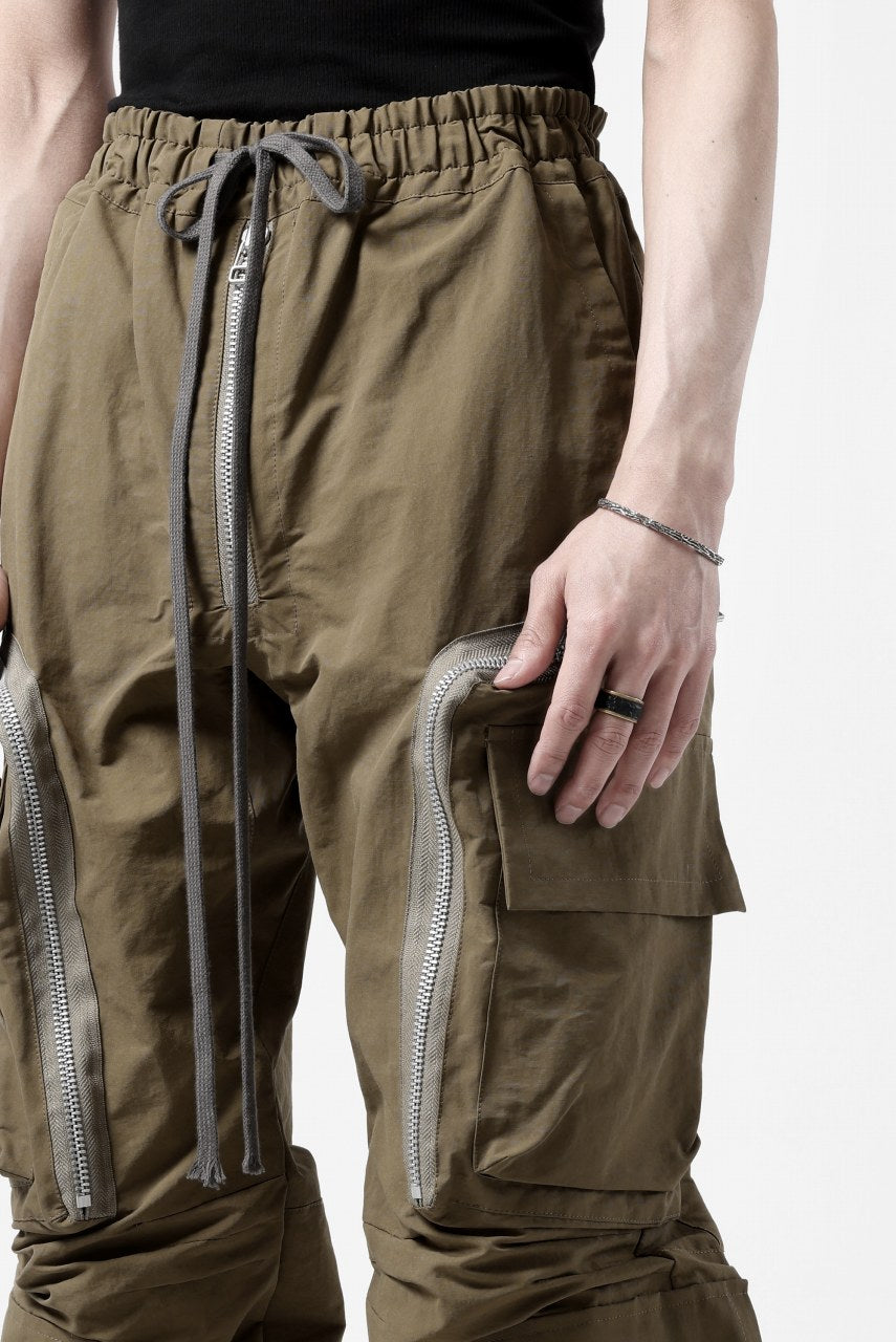 A.F ARTEFACT RADICAL-ZIP FIELD PANTS (BEIGE)