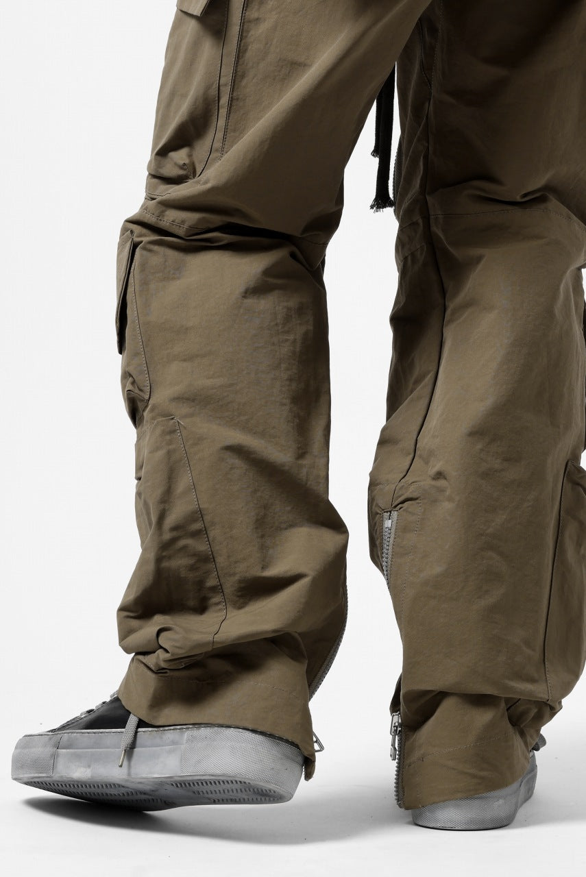 A.F ARTEFACT RADICAL-ZIP FIELD PANTS (BEIGE)