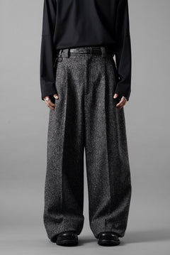 画像をギャラリービューアに読み込む, TARO HORIUCHI / th products Extra Volumed Tapered Trousers / Bishu Nep Tweed (grey)
