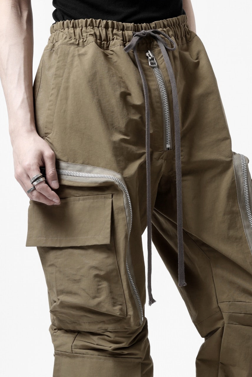 A.F ARTEFACT RADICAL-ZIP FIELD PANTS (BEIGE)