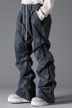 Load image into Gallery viewer, A.F ARTEFACT TUCKED DRAPE PANTS / BLENDED SHADES DENIM (STEEL BLUE)