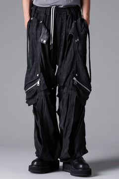 Load image into Gallery viewer, A.F ARTEFACT PARACHUTE WIDE CARGO PANTS / UNEVEN TEXTURE (BLACK)