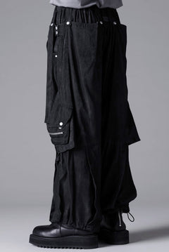 Load image into Gallery viewer, A.F ARTEFACT PARACHUTE WIDE CARGO PANTS / UNEVEN TEXTURE (BLACK)