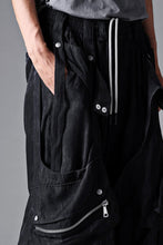 Load image into Gallery viewer, A.F ARTEFACT PARACHUTE WIDE CARGO PANTS / UNEVEN TEXTURE (BLACK)